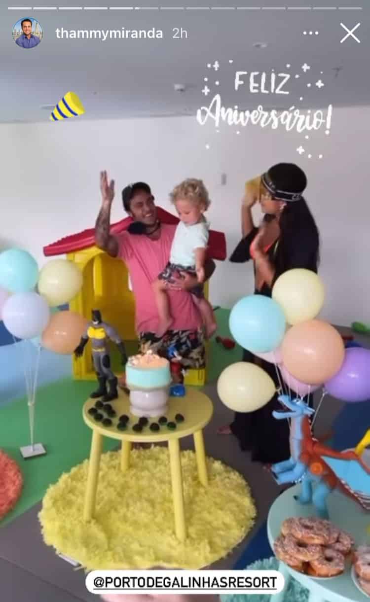 Thammy Miranda e Andressa comemoram aniversário de Bento
