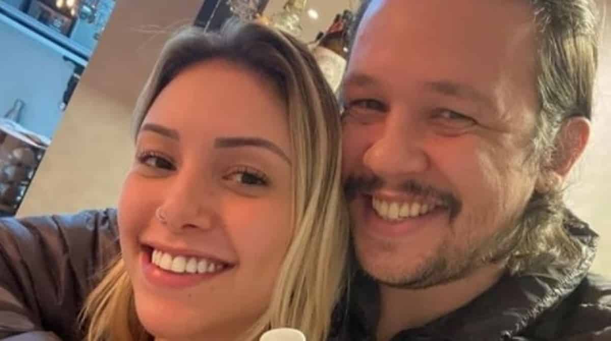 Bruno do KLB posa no primeiro mesversário do seu bebê