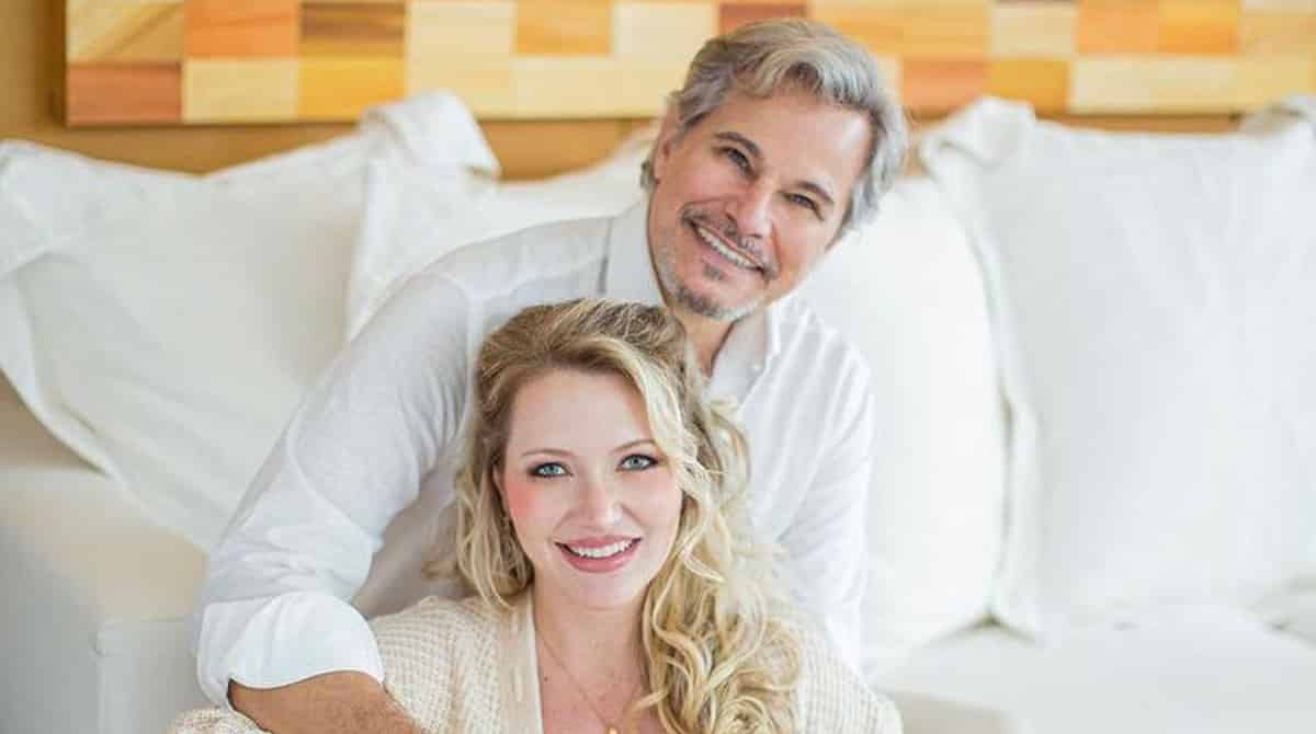 Edson Celulari e Karin mostram quartinho de Chiara pronto