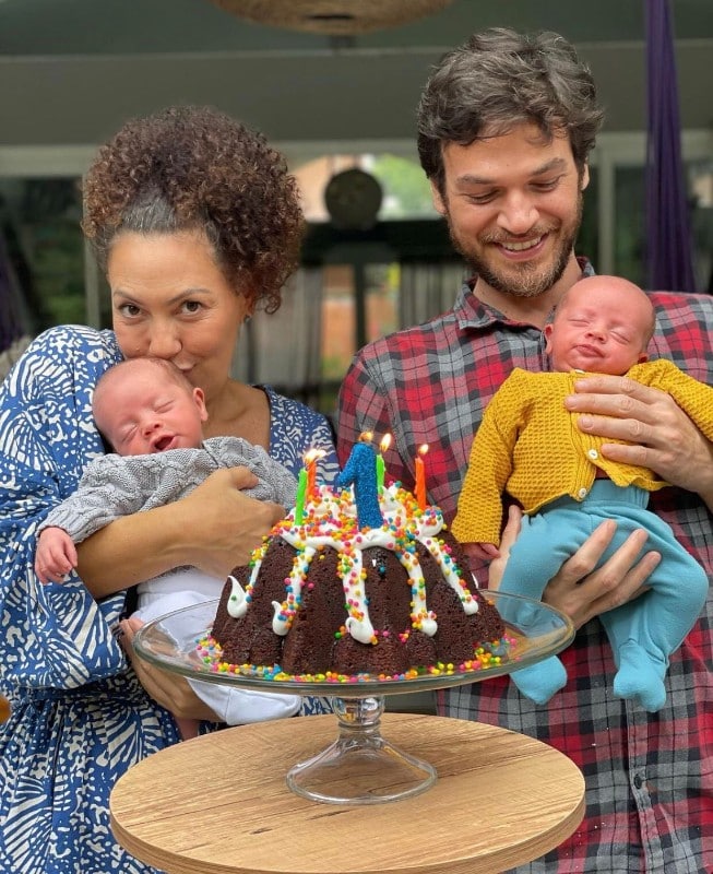 Os gêmeos Roque e Raul, bebês de Emílio Dantas e Fabiula Nascimento, ganharam uma linda festa
