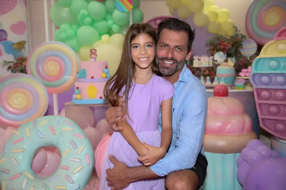 O ator Henri Castelli com a filha Duda em seu aniversário de oito anos