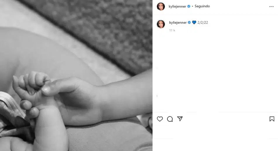 Kylie Jenner e Travis Scott anunciaram a chegada do bebê com essa imagem