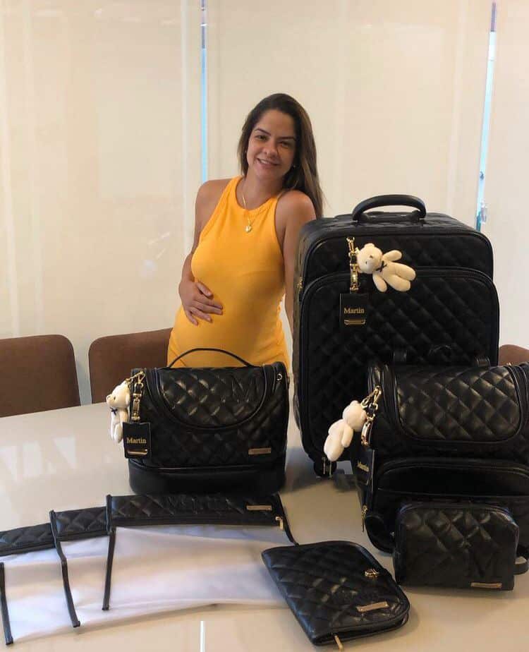 Maria Cecília exibe kit maternidade do segundo filho