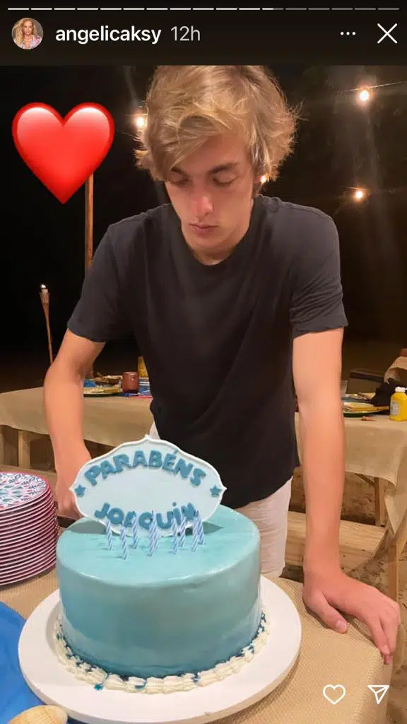 Filho de Angélica corta bolo de aniversário