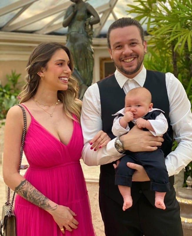 Bruno do KLB mostra seu bebê de 2 meses com roupa de gala e encanta