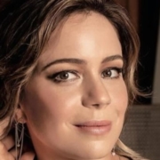 Leandra Leal mostra rara aparição da filha com a cantora Zélia Duncan