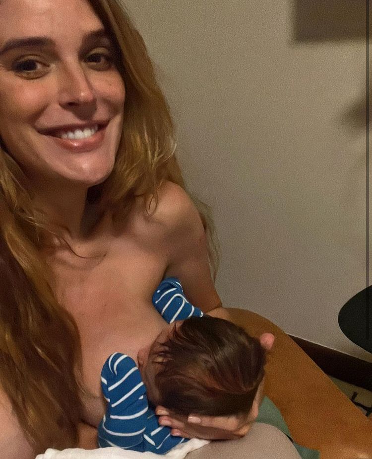 Rafa Brites posa com seu recém-nascido e fala sobre amamentação