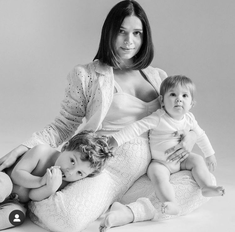 Sabrina Petraglia posa com filhos em ensaio gestante