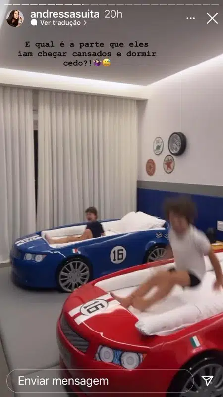 O quarto inspirado em carros de corrida de Gabriel e Samuel, filhos de Gusttavo Lima