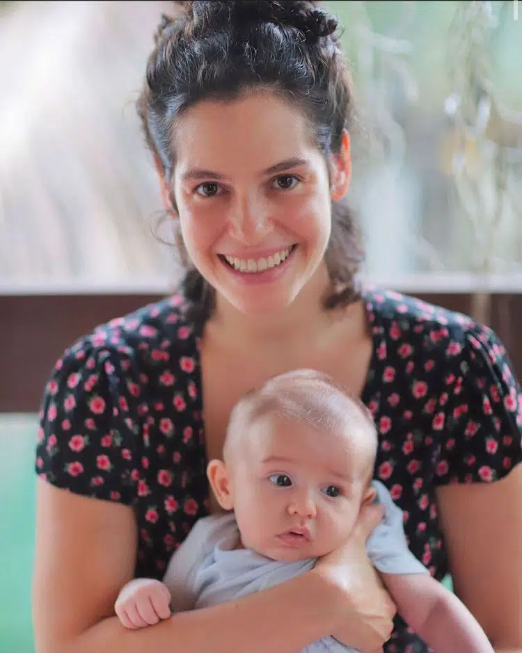 Maria Flor mostra seu bebê de dois meses
