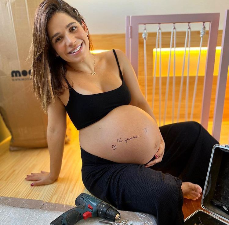 Sabrina Petraglia posa com barrigão às vésperas do parto