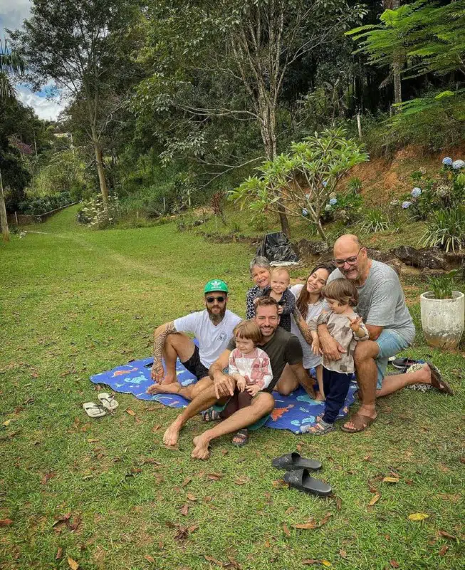 Os filhos de Paulo Gustavo com a família do papai Thales