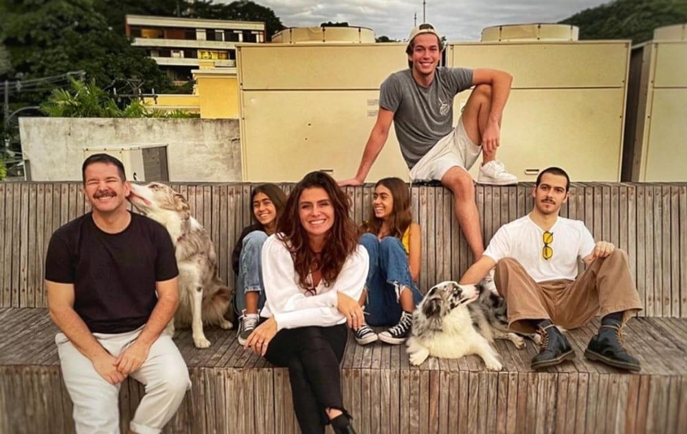 Os atores Murilo Benício e Giovanna Antonelli reuniram os filhos para um lindo clique 