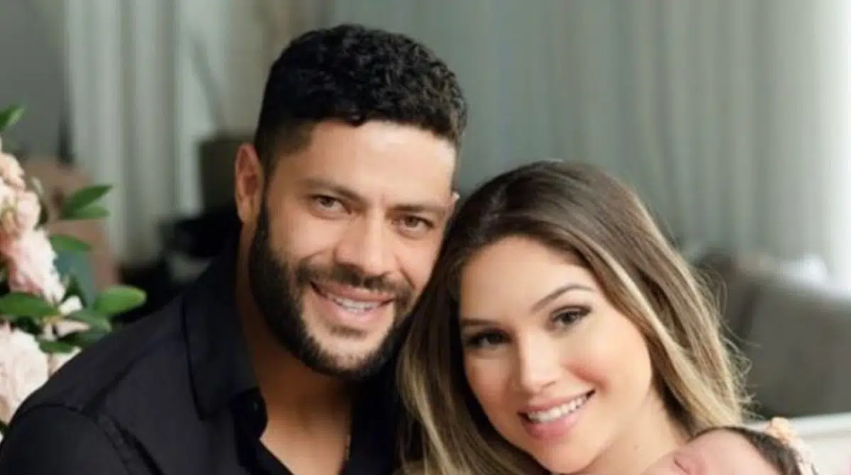 Hulk Paraíba e Camila Ângelo mostraram o ensaio newborn da pequena Zaya