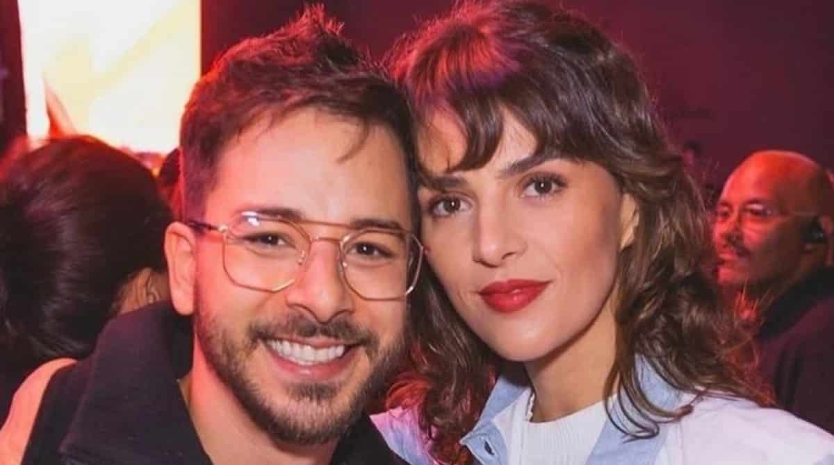 Junior e Monica mostram o filho mais velho andando pelo jardim