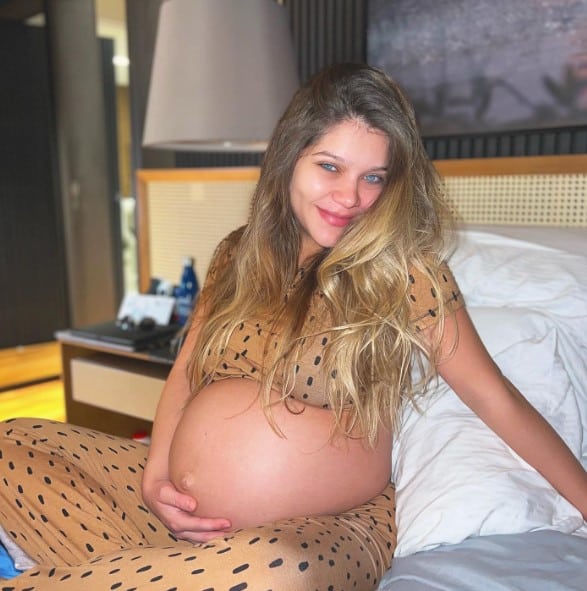 Lyandra, filha do sertanejo Leandro, grávida de 9 meses