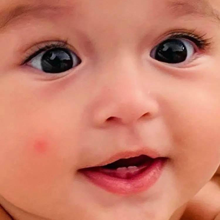 Nanda Costa exibe os primeiros dentinhos da bebê Kim