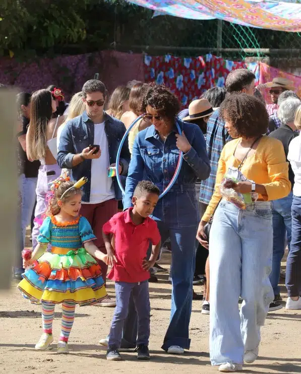 José Loreto posa com a filha e encanta os fãs