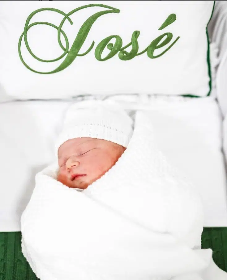 A primeira imagem do rostinho do José, bebê da filha de Leandro