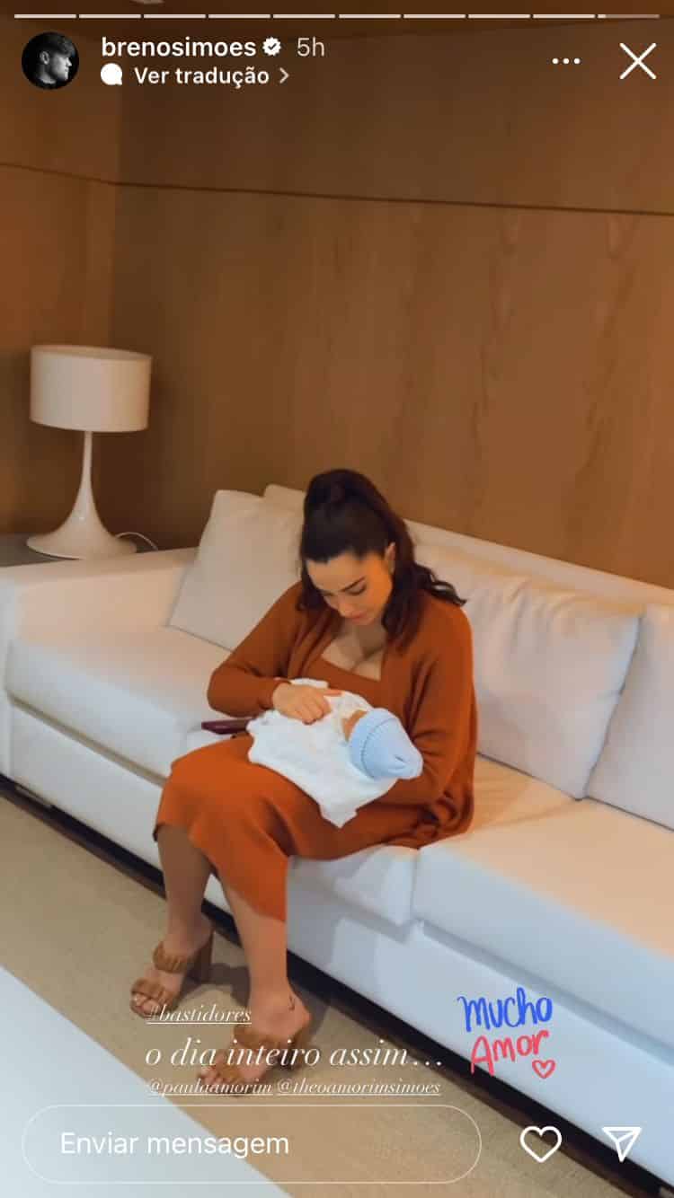 Breno Simões registra Paula Amorim com seu recém-nascido