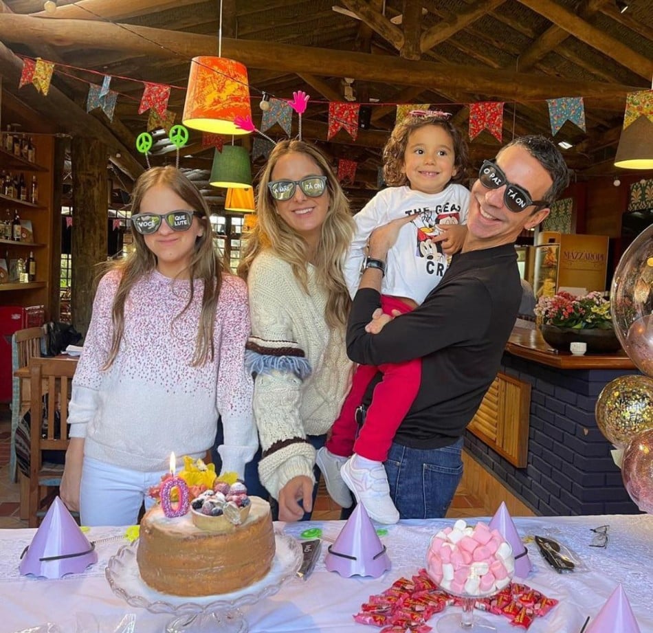 A apresentadora Ticiane Pinheiro comemorou seus 46 anos com uma festa surpresa feita por Rafaella Justus