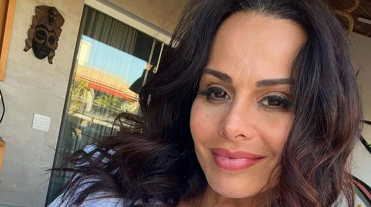 Viviane Araújo posa em encontro com Fábio Jr. e Ary Fontoura