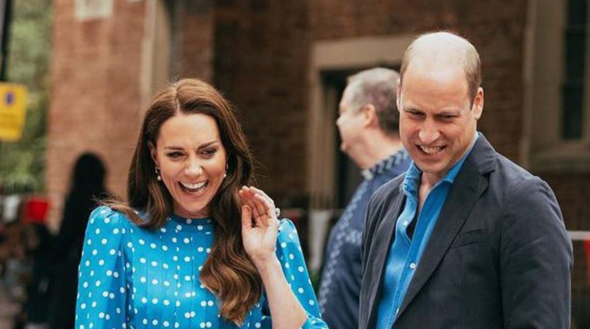 Filha de Kate Middleton surge com o pai e impressiona