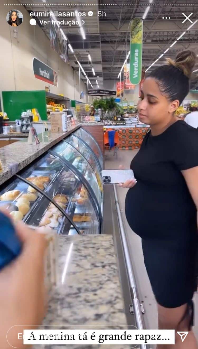 MC Loma mostra barrigão durante as compras para a bebê