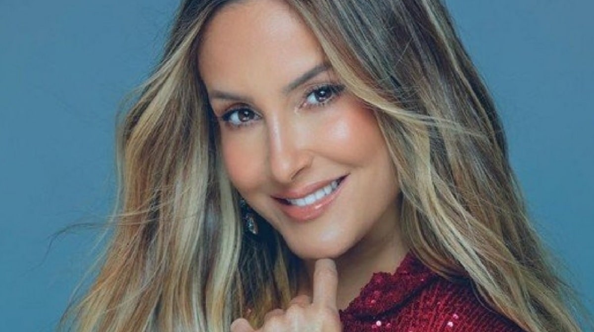 Claudia Leitte publica clique inédito dos três filhos nas gravações de seu novo álbum