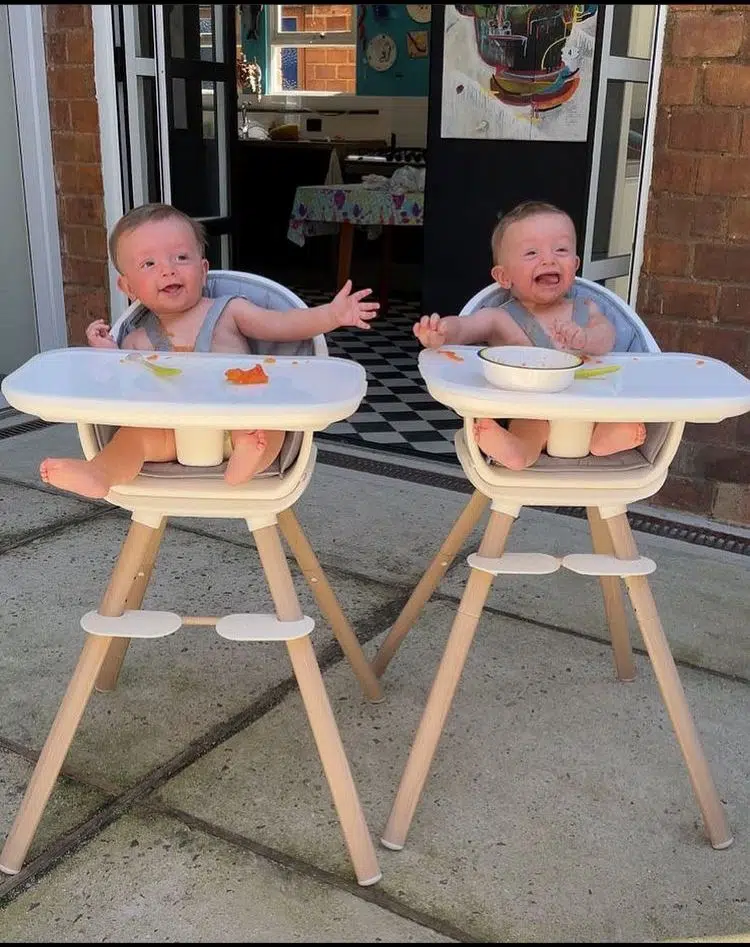 Fabiula Nascimento mostra os gêmeos comendo papinha pela 1ª vez