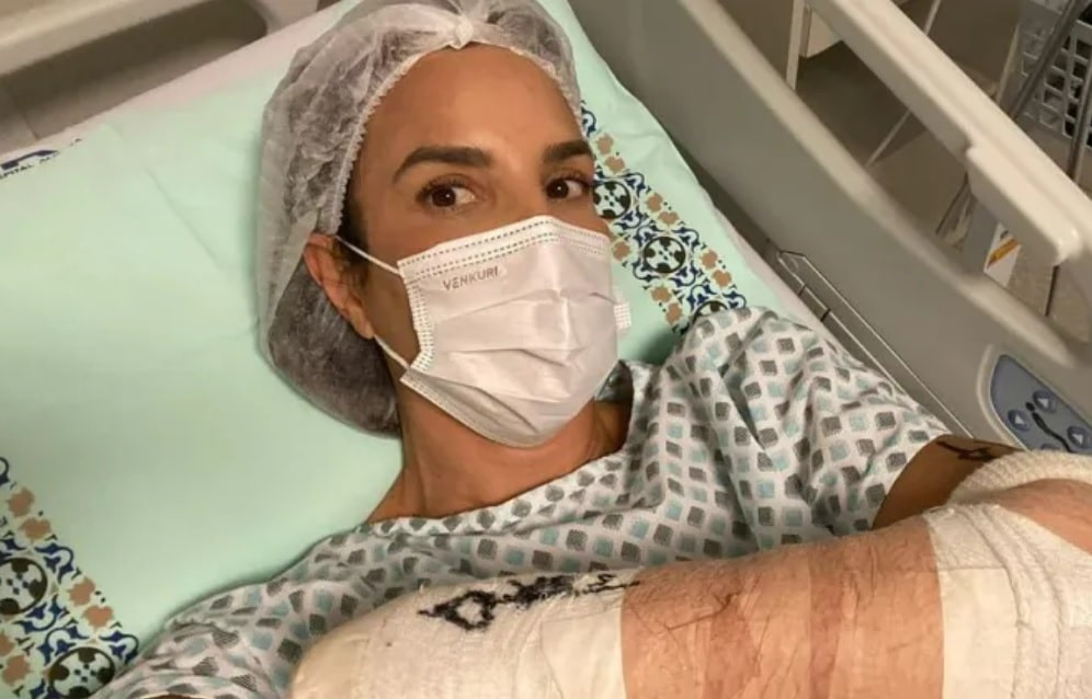 Ivete Sangalo surge em hospital aps passar por cirurgia 