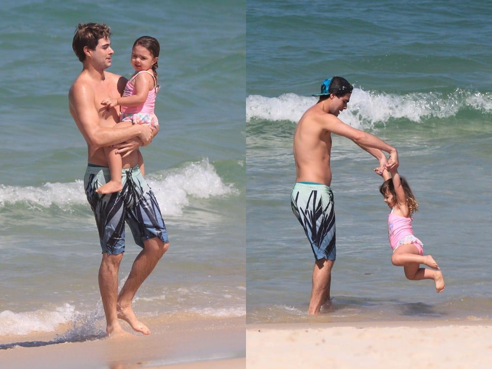 Rafael Vitti se diverte na praia com sua filha