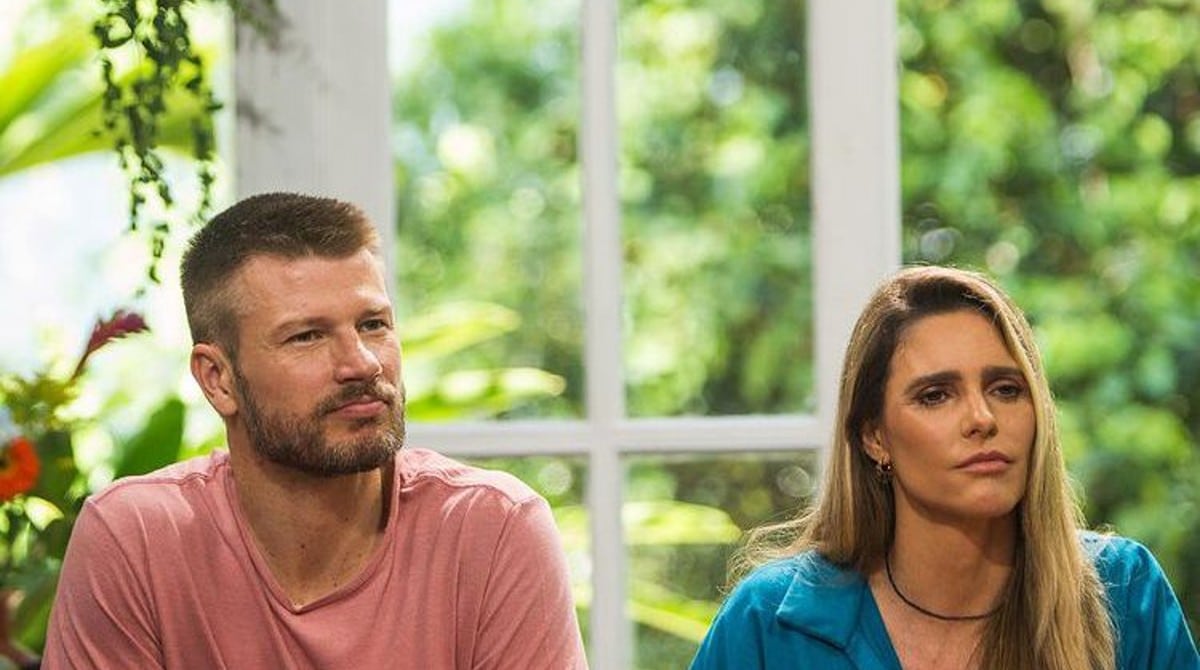 Rodrigo Hilbert posa com seus três filhos