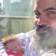 Juliano Cazarré conta como está sua bebê, após mais uma cirurgia cardíaca
