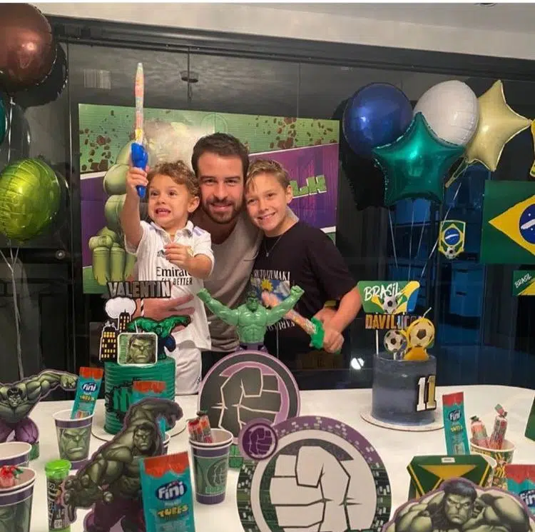 Filho de Neymar ganha festa de aniversário junto ao seu irmão