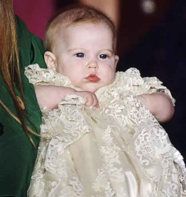 A bebê Sienna é neta da Rainha ELizabeth II e filha da princesa Beatrice