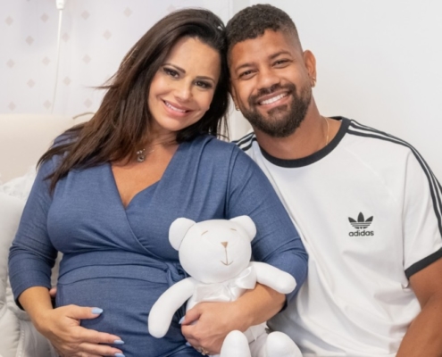 Viviane Araújo e Guilherme Militão exibem o quartinho do bebê