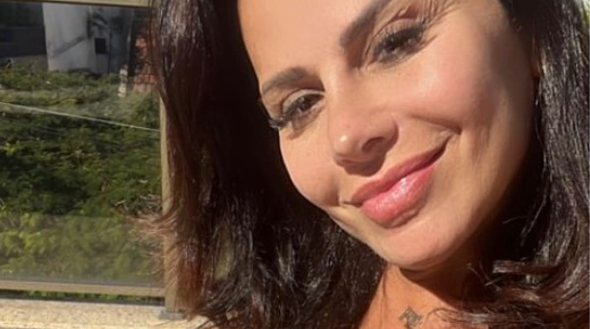 A mamãe de primeira viagem Viviane Araújo posou com seu recém-nascido no lindo quartinho