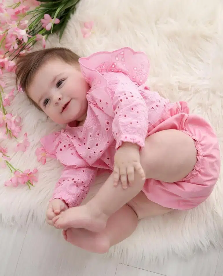 A modelo Bárbara Evans mostrou lindas fotos de sua bebê de 6 meses 