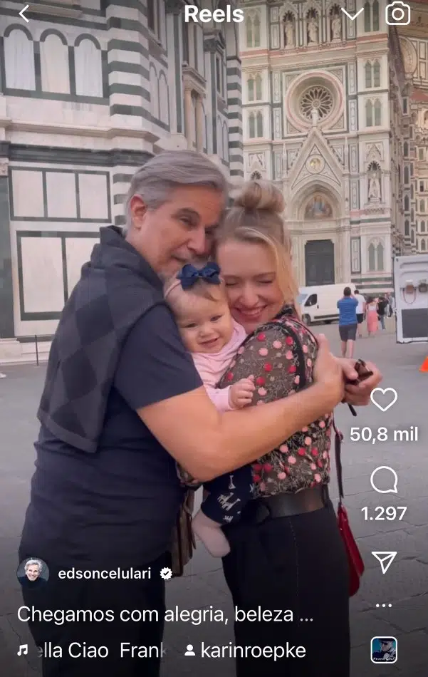 Edson Celulari posou com a caçulinha e a esposa, em um ponto-turístico de Florença