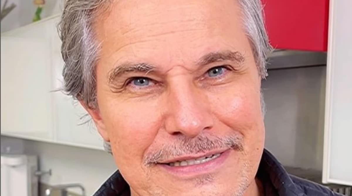 O ator Edson Celulari viajou com a esposa e a filha para a Itália