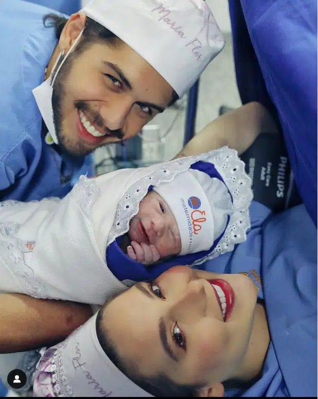 Virgínia Fonseca e Zé Felipe exibem rosto da recém-nascida pela 1ª vez e encantam