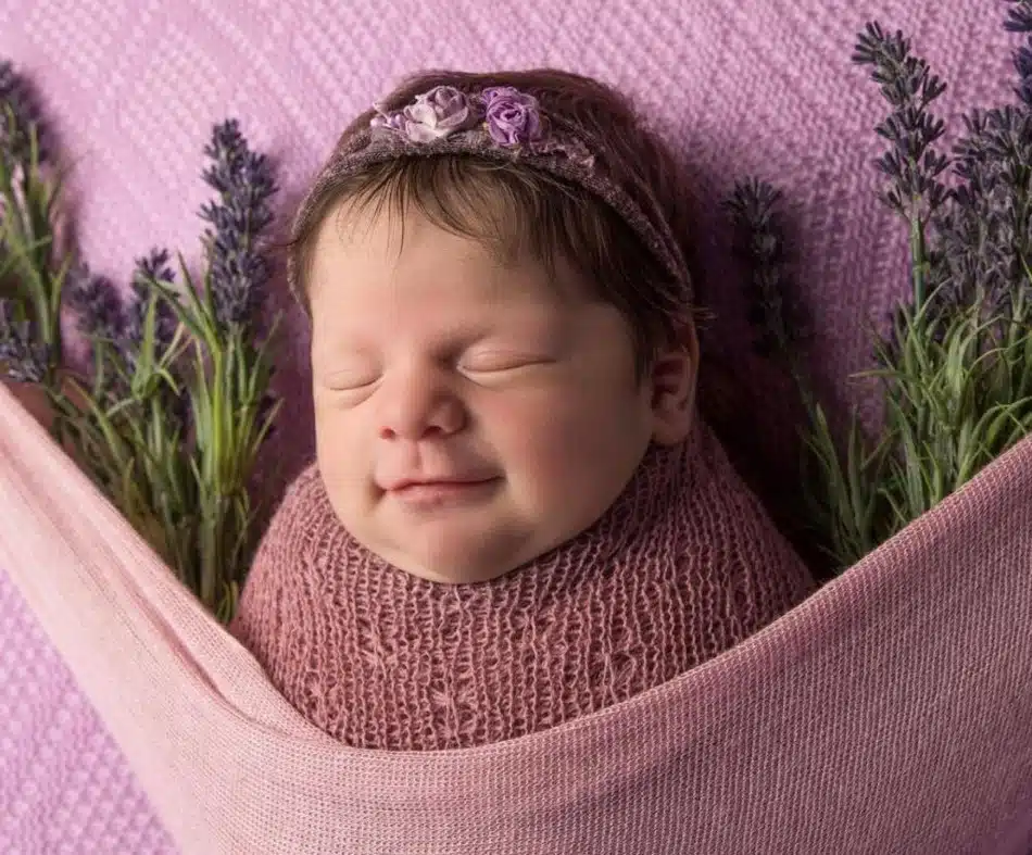 A pequena Maria Flor, bebê de Virgínia Fonseca e Zé Felipe, encantou em seu ensaio newborn