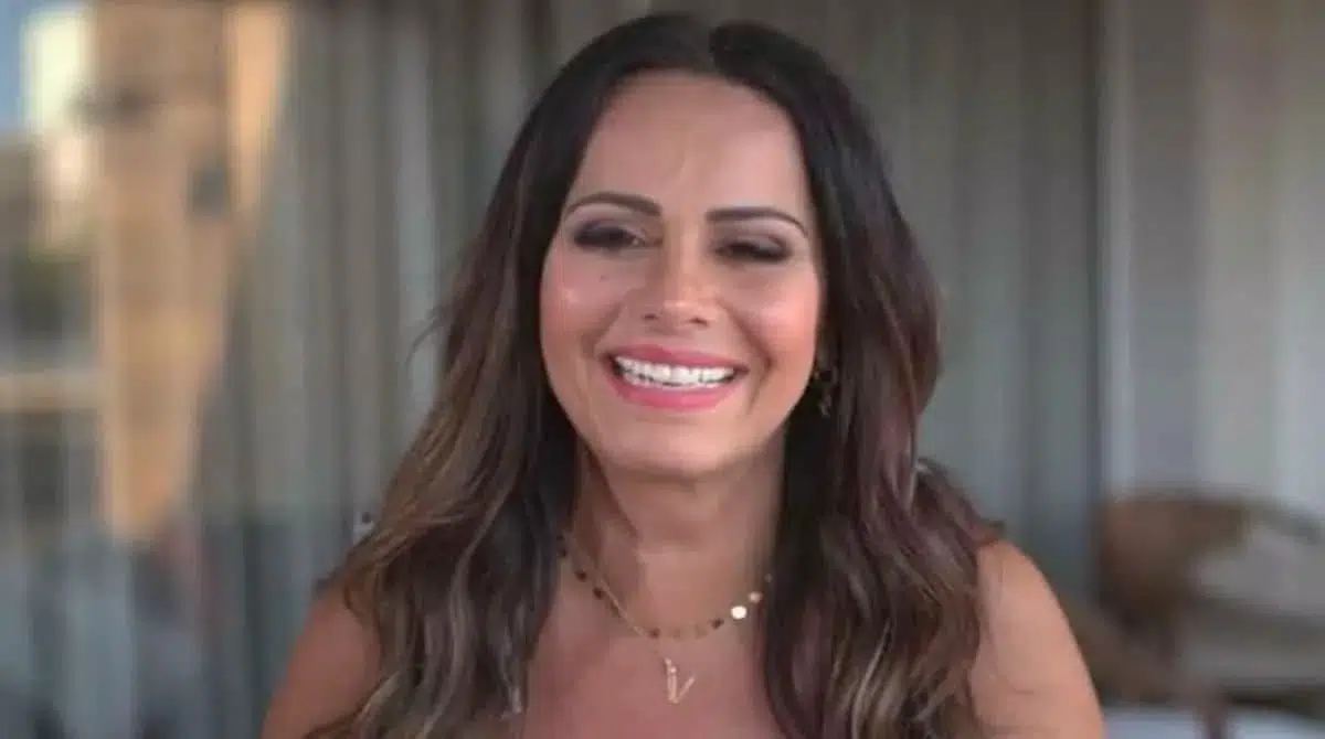 Viviane Araújo mostra seu bebê e semelhança com o pai surpreende