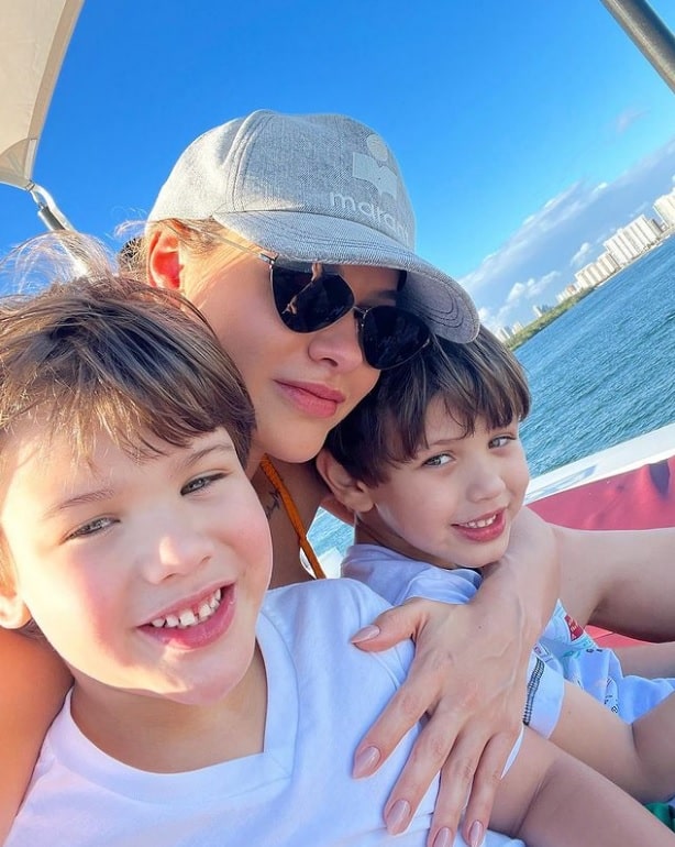 Andressa Suita posa seus filhos com Gusttavo Lima passeio luxuoso pelos mares de Miami, EUA 