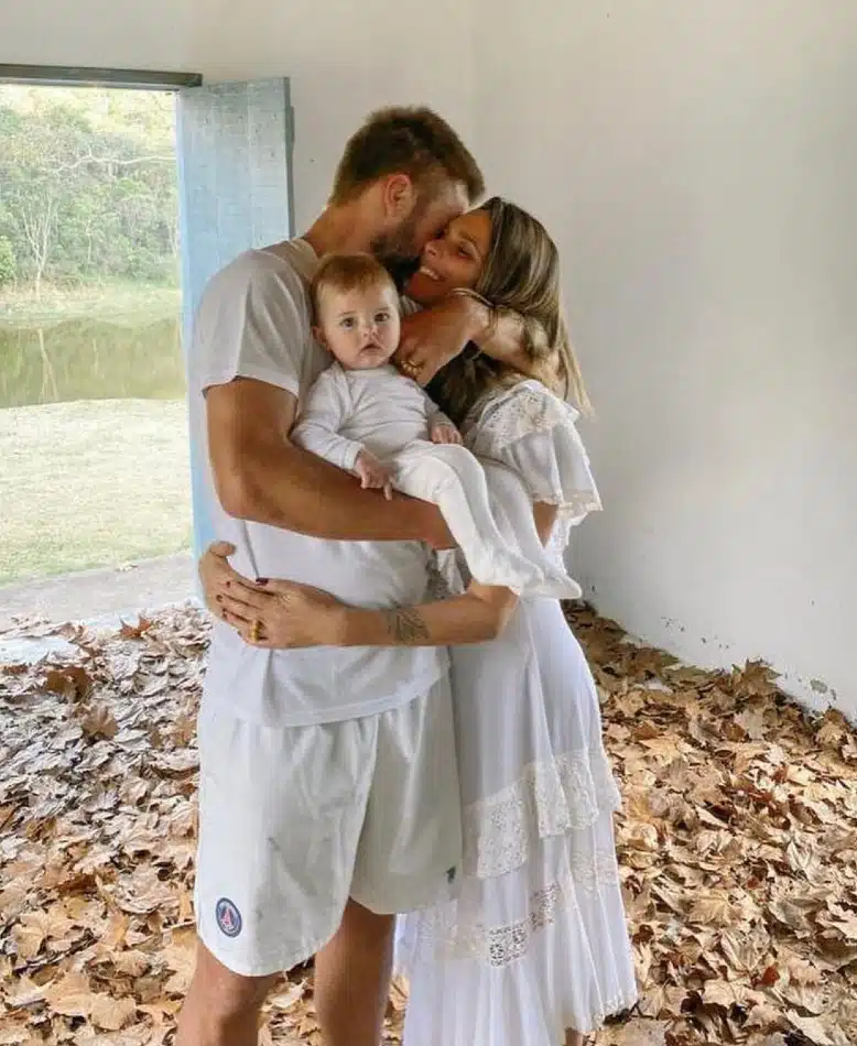 Maria Manoela ainda bebê no casamento dos pais, Fernanda Lima e Rodrigo Hilbert