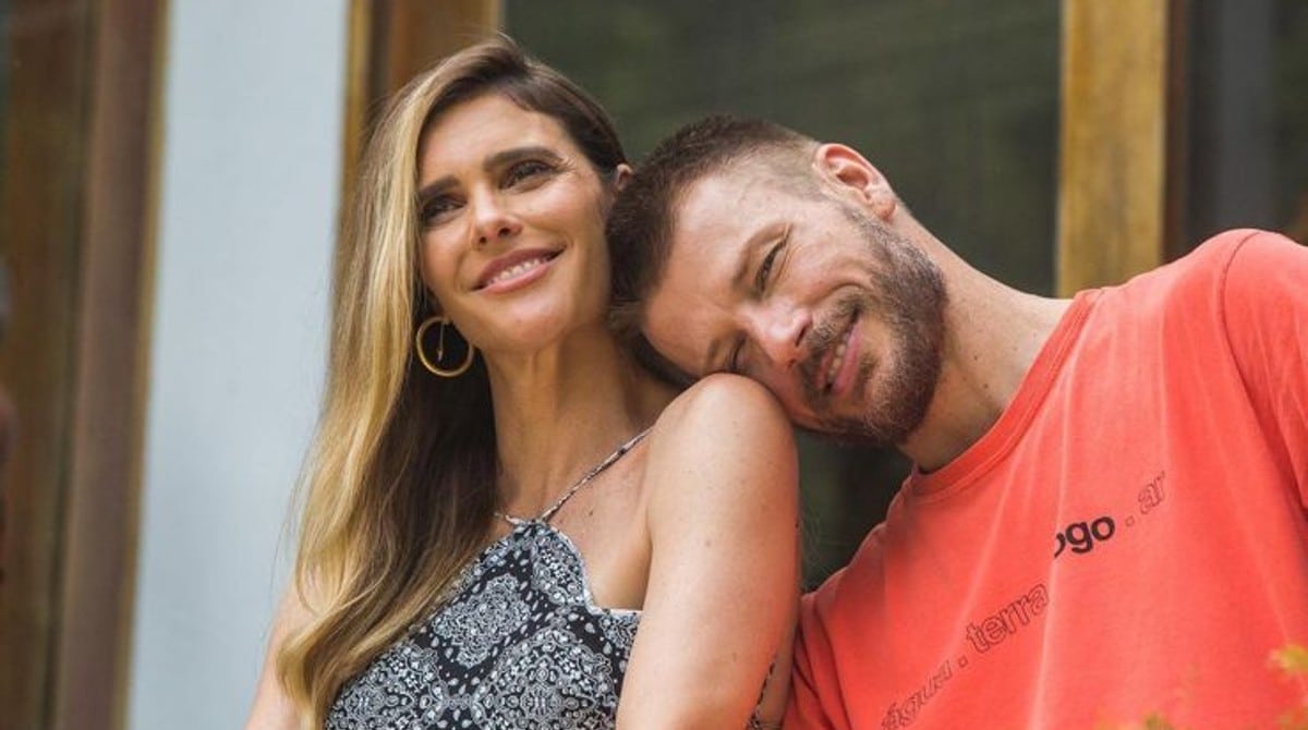 Fernanda Lima e Rodrigo Hilbert surgem com seus três filhos em foto rara