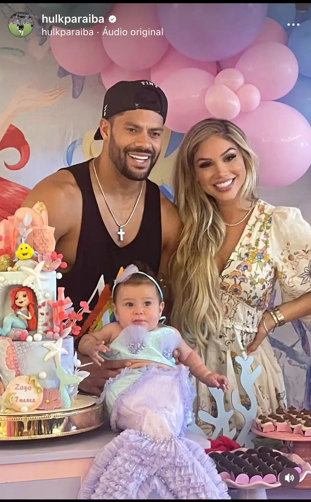 Hulk e Camila posa com Zaya na festa da bebê