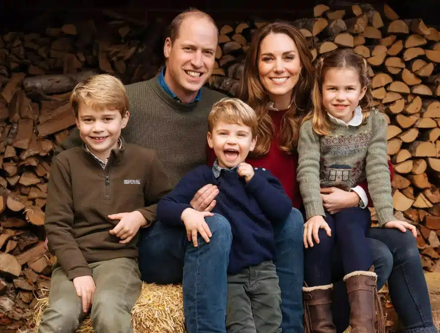 Kate Middleton junto com príncipe William e os filhos