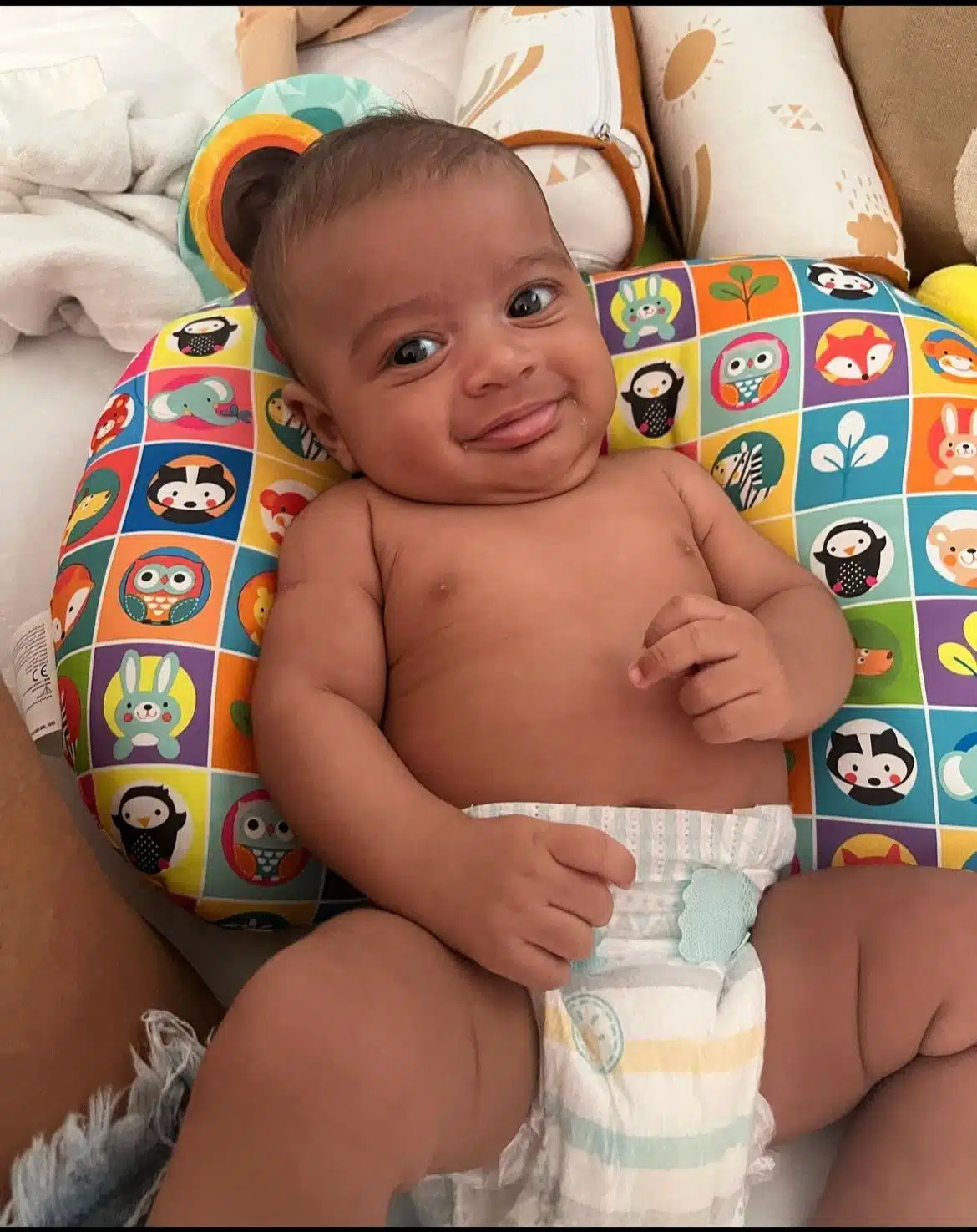 Viviane Araújo exibe seu bebê de dois meses e tamanho chama a atenção
